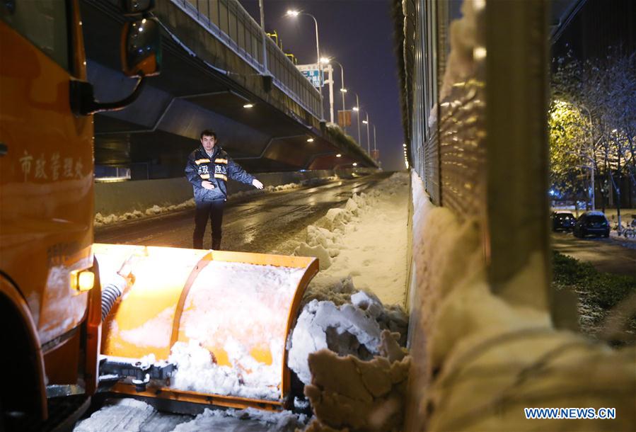 #CHINA-ANHUI-SNOWFALL-SNOW CLEARING (CN*)