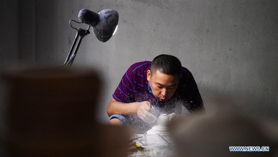 CHINA-JIANGXI-JINGDEZHEN-PORCELAIN-CRAFTSMEN (CN)