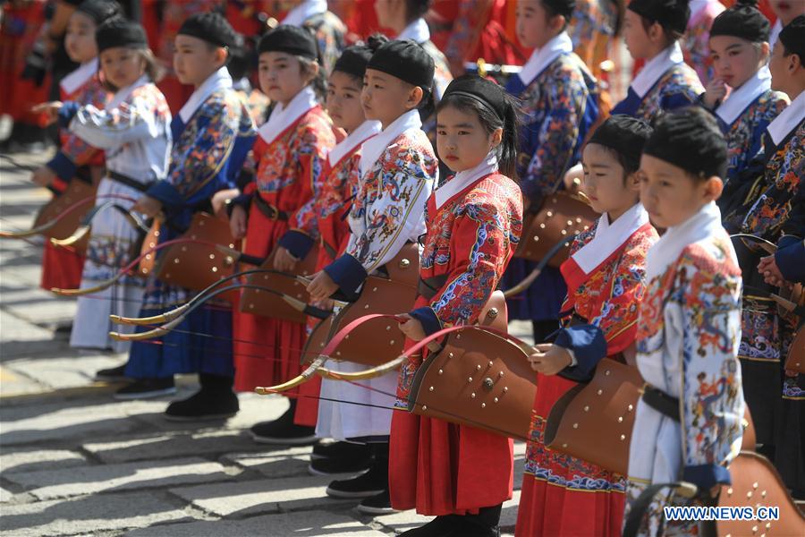 CHINA-ZHEJIANG-TRADITIONAL CHINESE COSTUME EXHIBITION (CN)