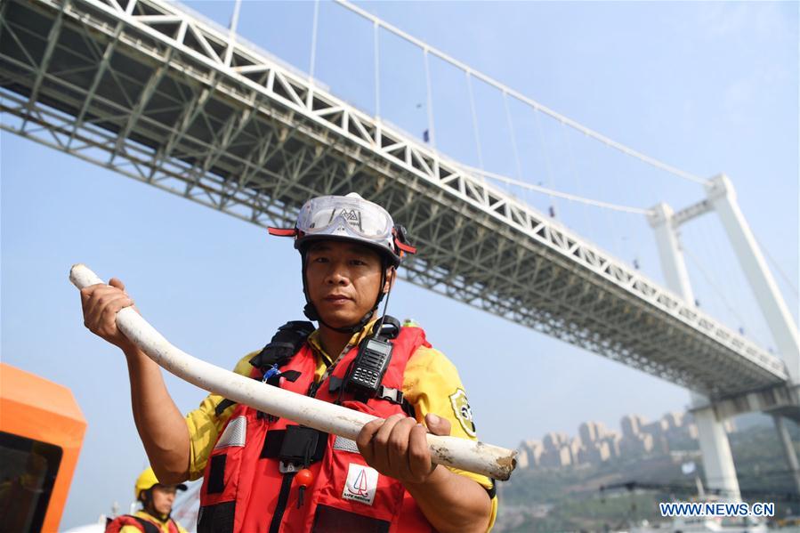 CHINA-CHONGQING-BUS CRASH-RESCUE (CN)