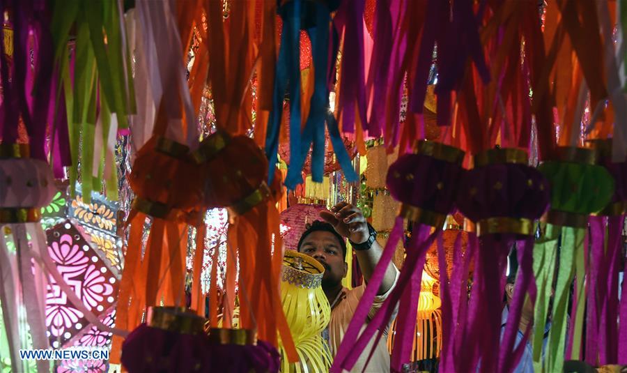 INDIA-MUMBAI-DIWALI FESTIVAL-LIGHTS