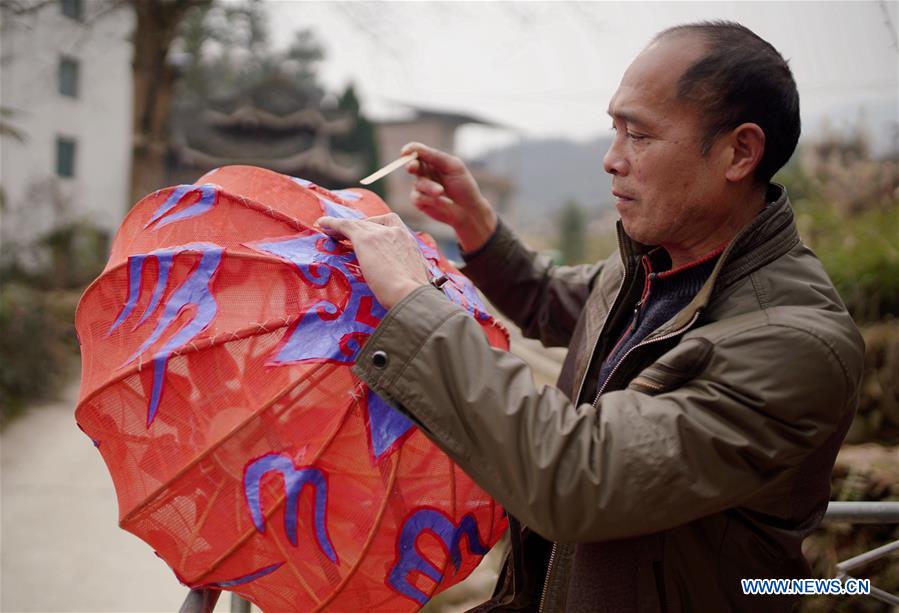 CHINA-GUILIN-SPRING FESTIVAL-DRAGON LANTERN (CN)