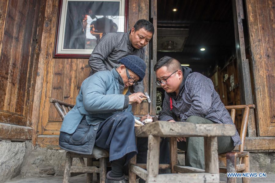 CHINA-HUNAN-XIANGXI-SILVER MAKING (CN)