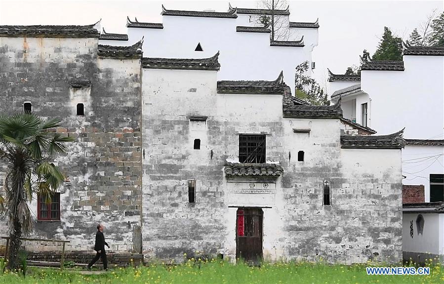 (MASTEROFCRAFTS)CHINA-JIANGXI-THREE CARVINGS IN WUYUAN-INHERITOR (CN)