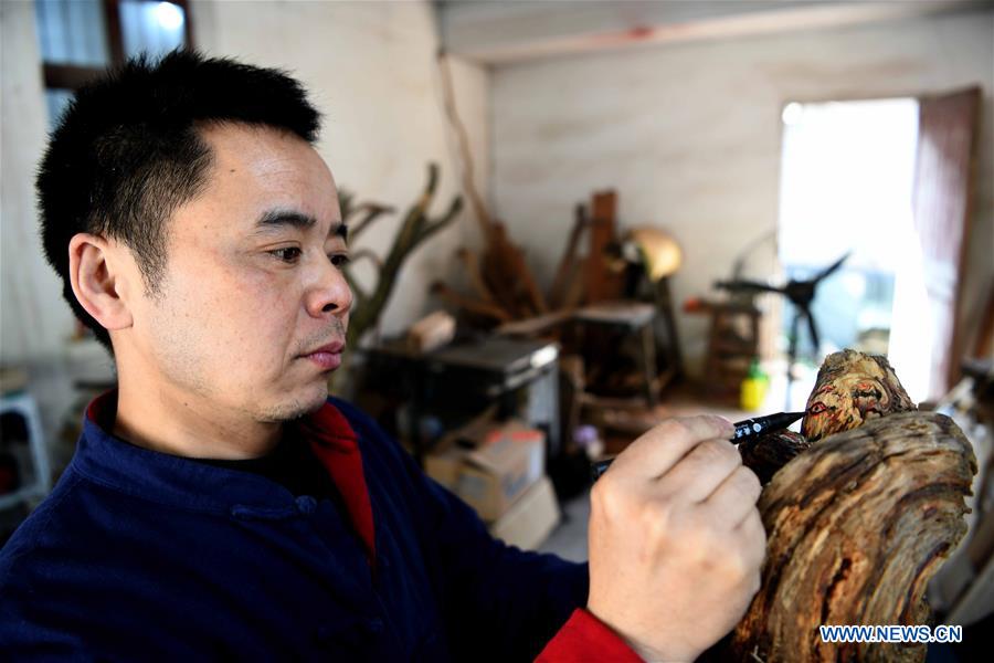 CHINA-ANHUI-JINGXIAN-WOODCARVING (CN)