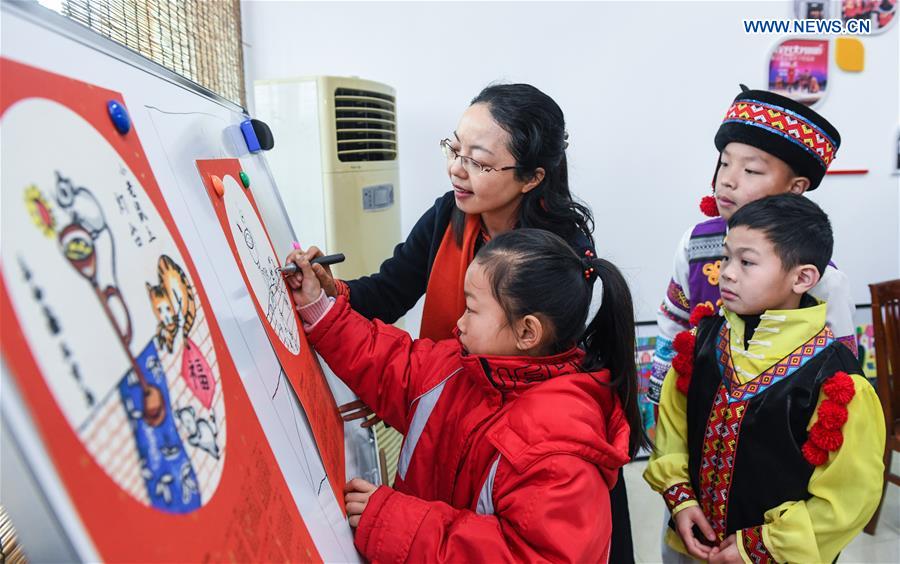 CHINA-ZHEJIANG-CIXI-STUDENTS-WINTER HOLIDAY-ART LESSON (CN)