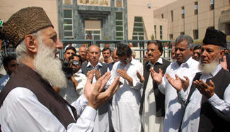 Pakistanis pray during special prayer for attack victims in Peshawar