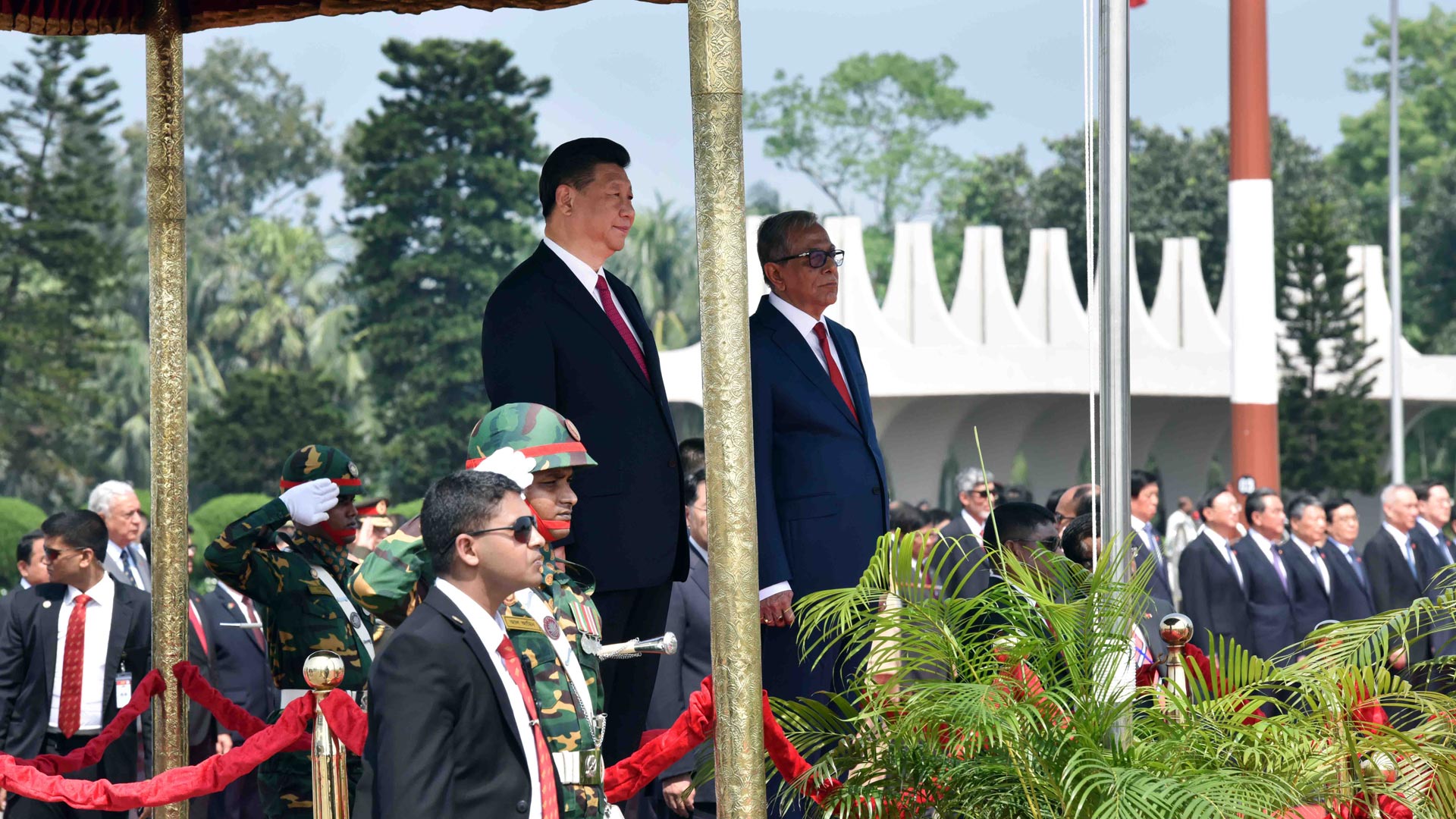 习近平抵达达卡开始对孟加拉人民共和国进行国事访问