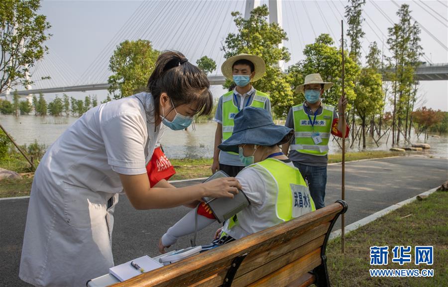 （在习近平新时代中国特色社会主义思想指引下——新时代新作为新篇章·习近平总书记关切事·图文互动）（8）战疫魔,斗洪魔——湖北全力应对防疫、防汛叠加“双考”