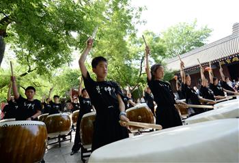 “鼓舞”少年