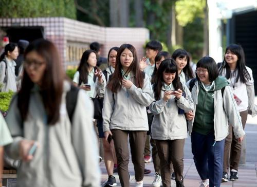 勇闯大陆 台湾青年求学就业讲座在高雄举行