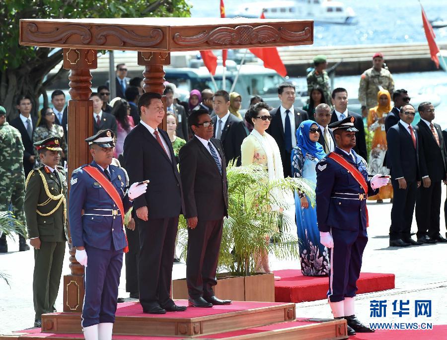 9月15日，国家主席习近平同马尔代夫总统亚明在马累举行会谈?；崽盖?，亚明在共和国广场为习近平举行欢迎仪式。 新华社记者 马占成 摄