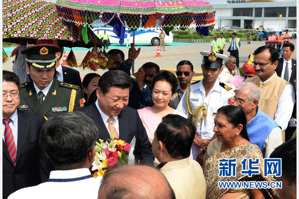 9月17日，国家主席习近平抵达古吉拉特邦艾哈迈达巴德市，开始对印度进行国事访问。 新华社记者 马占成 摄