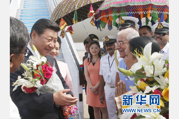 9月17日，国家主席习近平抵达古吉拉特邦艾哈迈达巴德市，开始对印度进行国事访问。 新华社记者 鞠鹏 摄