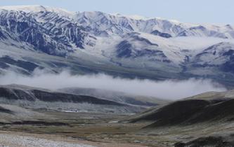 祁连山九月迎秋雪 雪山雾?；杂陈躺菰? />  
<div>祁连山九月迎秋雪 雪山雾?；杂陈躺菰?/div>
</a> 
</div>
<div class=